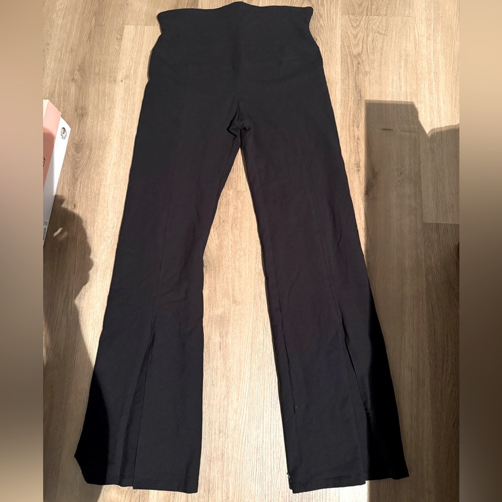 Yummie Boot-cut Split leg leggings .
New without tags .